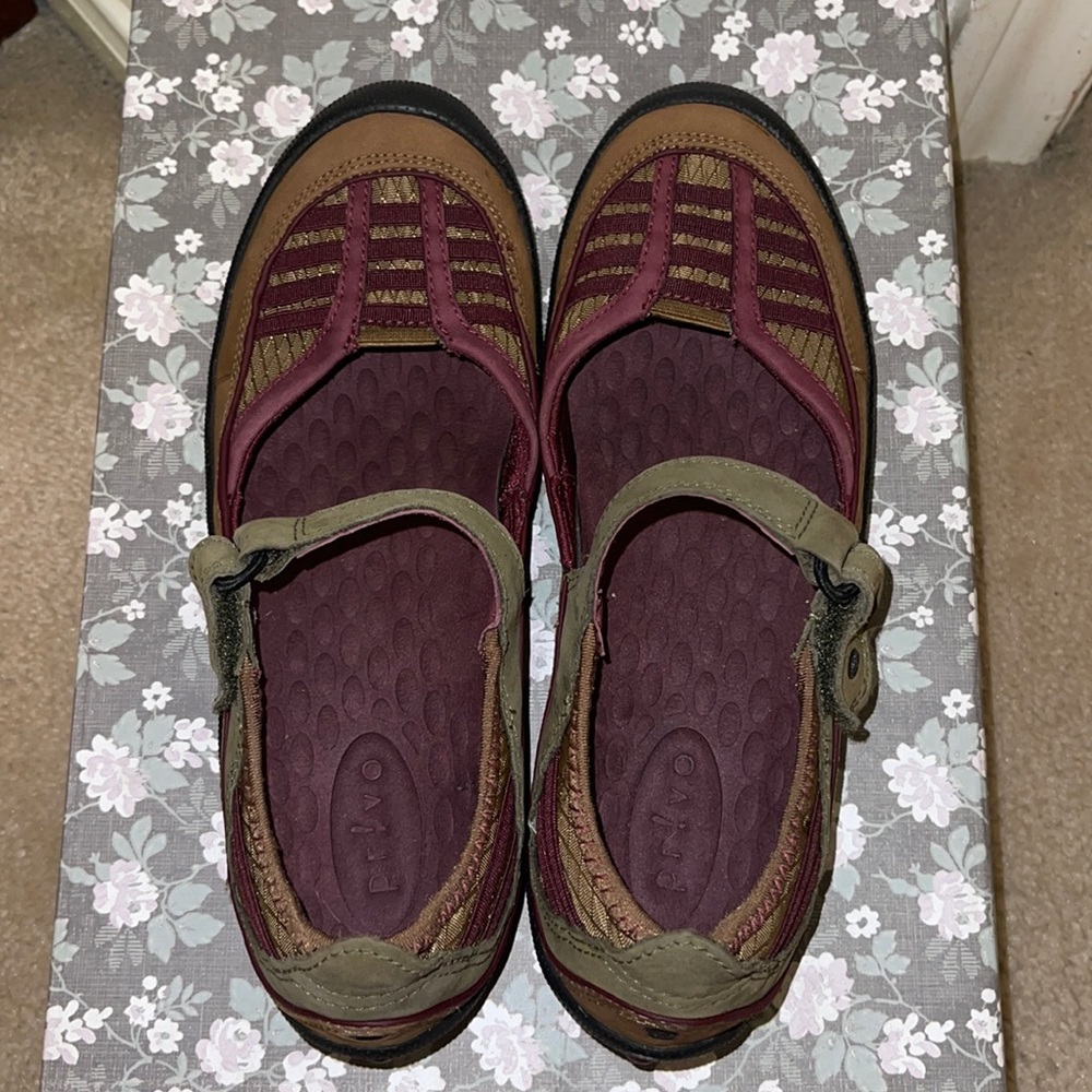 Privo by Clarks Nubuck Leather Hiking Flats (7.5)